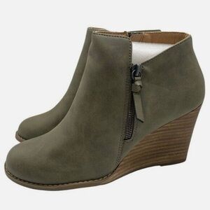 Report Shoes Bootie Ankle Zip Chic Wedge Size 9 NEW